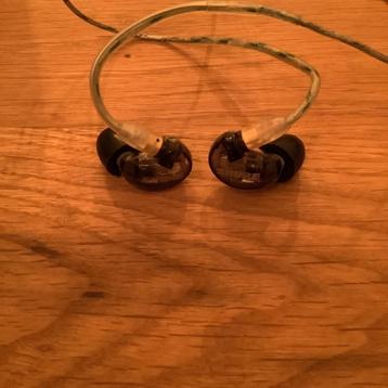 In ears shure se 215