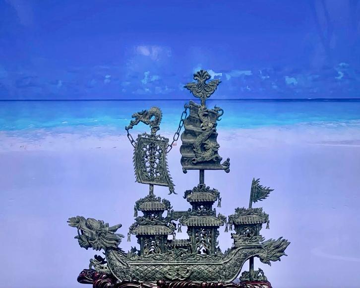 MAGNIFICENT VINTAGE TWINS DRAGON BOAT IN SPINACH JADE, Antiek en Kunst, Kunst | Overige Kunst, Ophalen