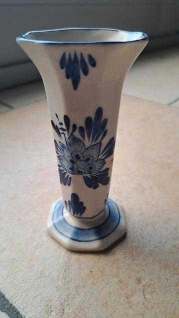 Klein vaasje Delfts blauw beschikbaar voor biedingen