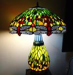 Lampe Tiffany Libellule 4 points lumineux 70 x 50✨💎😍🎁💑👌, Maison & Meubles, Tiffany glas in lood lamp, Enlèvement ou Envoi