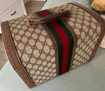 Véritable Beauty Case Gucci - Années 80 disponible aux enchères
