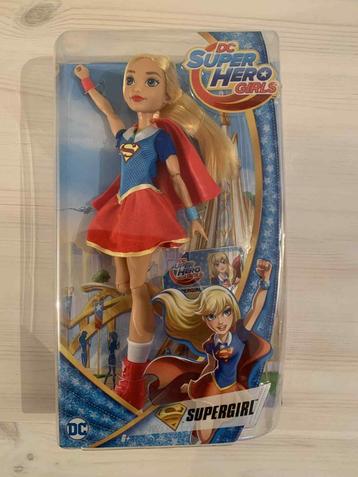 Lot DC Superhero Girls beschikbaar voor biedingen