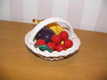 Fraaie fruitmand beschikbaar voor biedingen