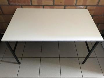Tafel met ijzeren zwarte poten, lade ontbreekt!! beschikbaar voor biedingen