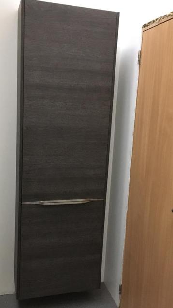Hoge badkamer kast beschikbaar voor biedingen