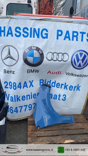 Toyota Yaris Cross zijscherm  rechts beschikbaar voor biedingen