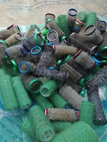 lot de bigoudis  beschikbaar voor biedingen