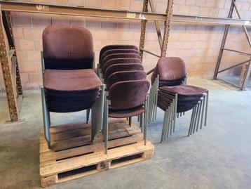 Te koop: 23 stijlvolle bruine designstoelen als nieuw! beschikbaar voor biedingen