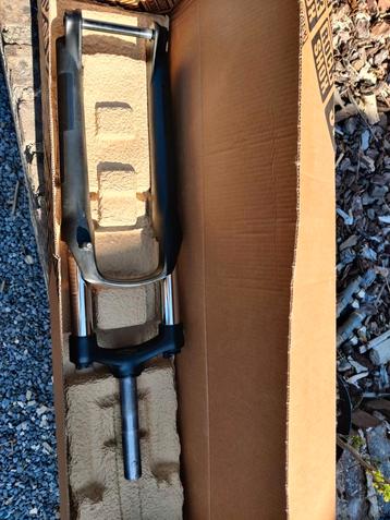 Voorvork 120 mm Suntour XCM boost beschikbaar voor biedingen