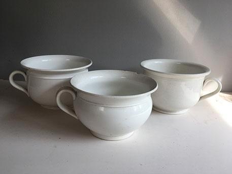 Anciens vases de nuit en faïence blanche, Antiquités & Art, Antiquités | Céramique & Poterie, Enlèvement