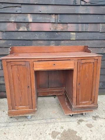 Vintage houten bureau  beschikbaar voor biedingen