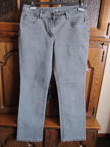 Dames Jeansbroek beschikbaar voor biedingen