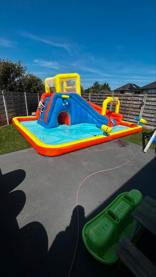 Water speel center super speedway, Kinderen en Baby's, Speelgoed | Buiten | Springkussens, Ophalen