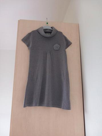 Lichtgrijs kleedje maat 140/146, zeer goede staat beschikbaar voor biedingen