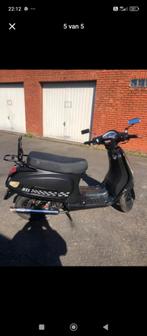 RUILEN MET MOTOR (min 125cc of meer)2 scooters BTC MET PAPIE, Fietsen en Brommers, Ophalen