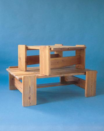 Brutalistische salontafel massief grenen hout beschikbaar voor biedingen