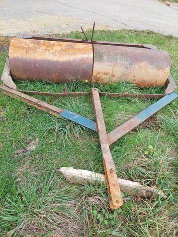 Rouleau en fonte avec armature (1 m 80) beschikbaar voor biedingen