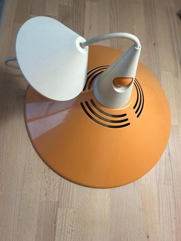 Oranje plafondlamp