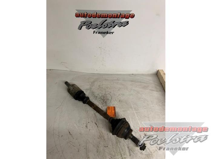 Arbre de transmission avant gauche d'un Peugeot 306, Autos : Pièces & Accessoires, Freins & Transmission, Peugeot, Utilisé, 3 mois de garantie