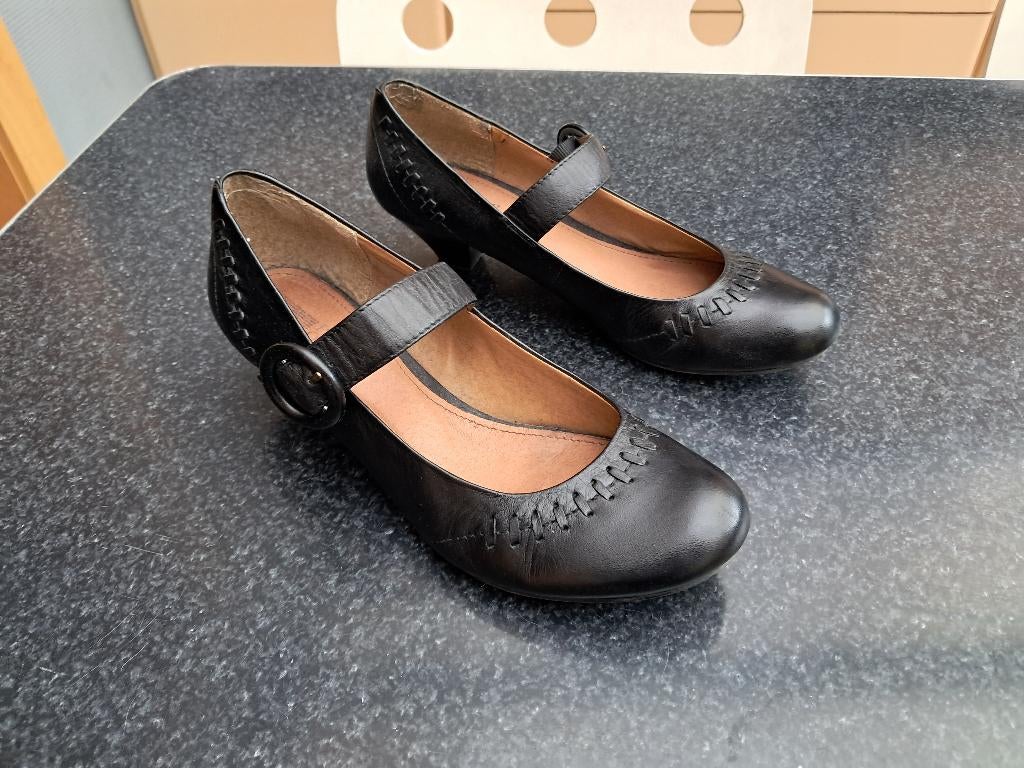 schoenen Pier One, zwart 39, met lage hak en riempje, Vêtements | Femmes, Enlèvement ou Envoi, Porté, Chaussures basses, Pier One