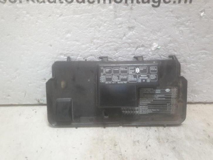 ZEKERINGKAST KLEPJE Audi 80 (B4) (8A0-010-116-F), Auto-onderdelen, Elektronica en Kabels, Audi, Gebruikt