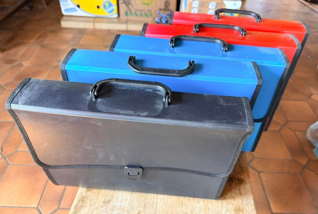 Fardes pochettes plastique à documents, Enlèvement, Utilisé