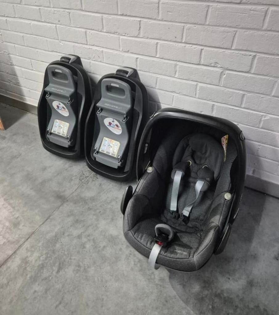 Maxi cosi familyfix base (2 stuks) + maxicosi pebble, Enlèvement