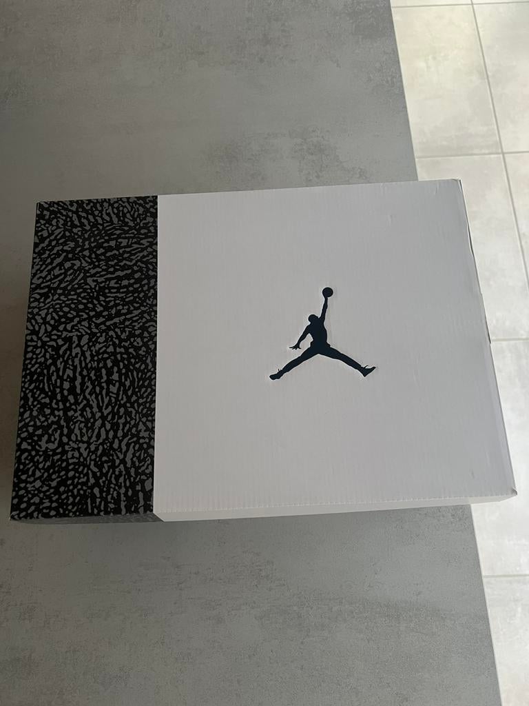 Air Jordan 3 (45), Ophalen of Verzenden, Nieuw, Schoenen