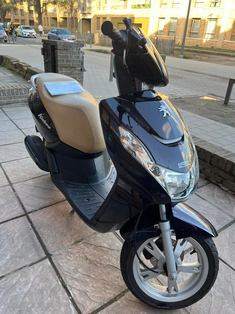 Peugoet kisbee A klasse, Fietsen en Brommers, Scooters | Peugeot, Ophalen, Klasse A (25 km/u), Zo goed als nieuw, 25 cc