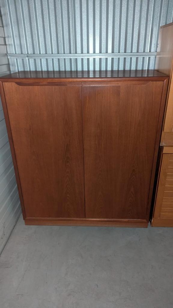 Armoire d'entrée vintage en teck et meuble à chaussures, Maison & Meubles, Armoires | Armoires à porte coulissante & Armoires à archives