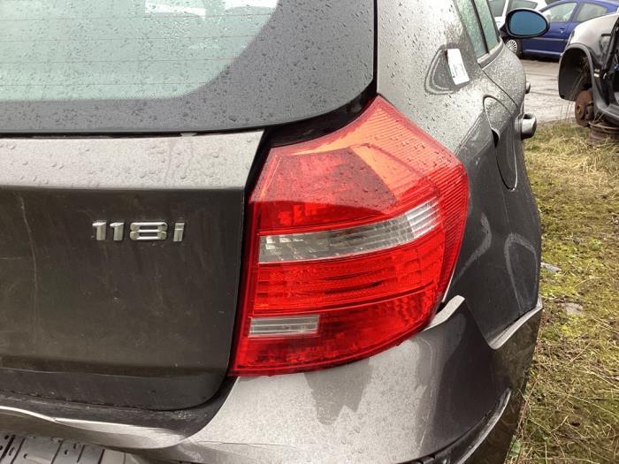 Achterlicht rechts van een BMW 1-Serie, Gebruikt, -, -, Ophalen of Verzenden