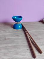 Blauwe diabolo met houten stokjes, Ophalen, Gebruikt