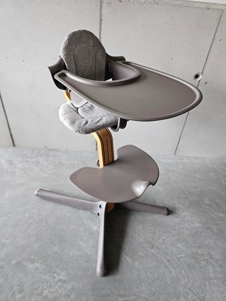 Stokke Nomi eikenhout- grijs, Kinderen en Baby's, Ophalen, Zo goed als nieuw, Meegroeistoel, Afneembaar eetblad