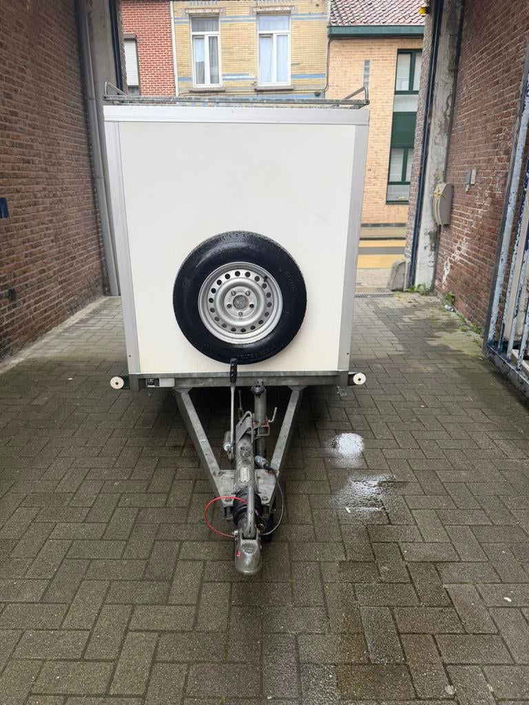 Hapert gesloten aanhangwagen met luik 1300 kg, Ophalen, Zo goed als nieuw