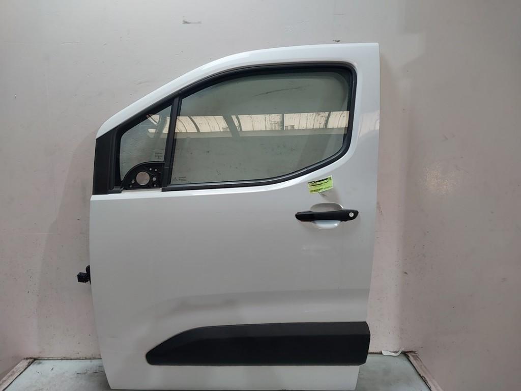 PORTIER LINKS VOOR Opel Combo Cargo (01-2018/04-2021), Dhr. J. Ham, Gebruikt, Deur, Administratie@autoham.nl