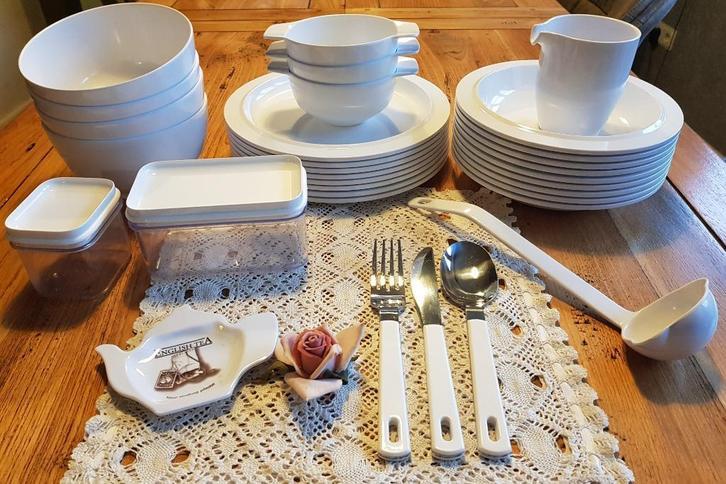 Nog 23 delen wit Mepal kampeer servies, MEPAL ROSTI, Caravans en Kamperen, Kampeeraccessoires, Gebruikt, Ophalen of Verzenden