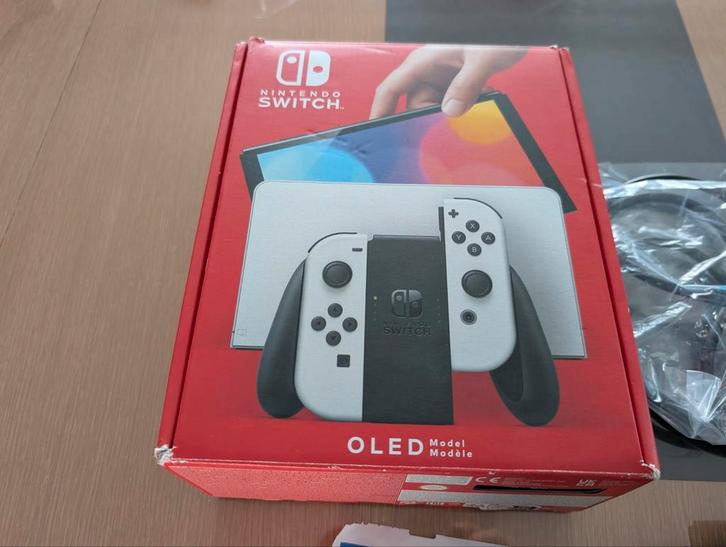Nintendo Switch oled. Housse et 3 manettes, Games en Spelcomputers, Spelcomputers | Nintendo Switch, Gebruikt, Switch OLED, Met 3 controllers of meer