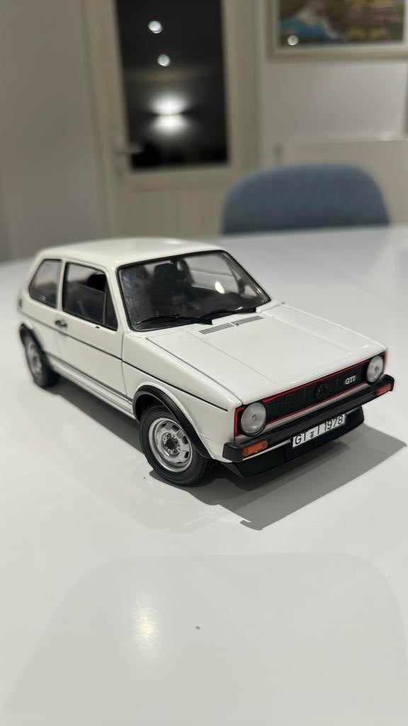 VW GOLF 1 GTI 1/18 Norev in uitstekende staat, Ophalen of Verzenden, Zo goed als nieuw, Auto, Norev