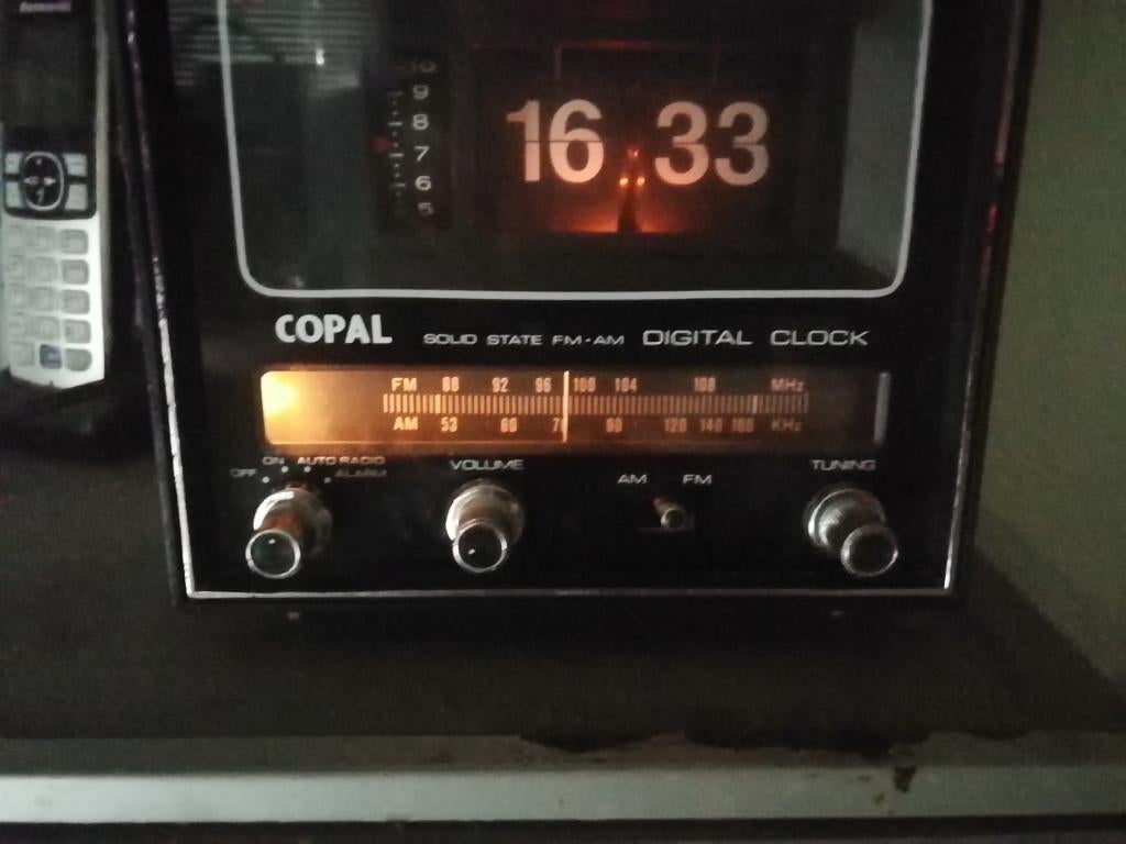 Flip klokradio Copal RD-300 uit 1975, Antiek en Kunst, Antiek | Tv's en Audio, Ophalen of Verzenden