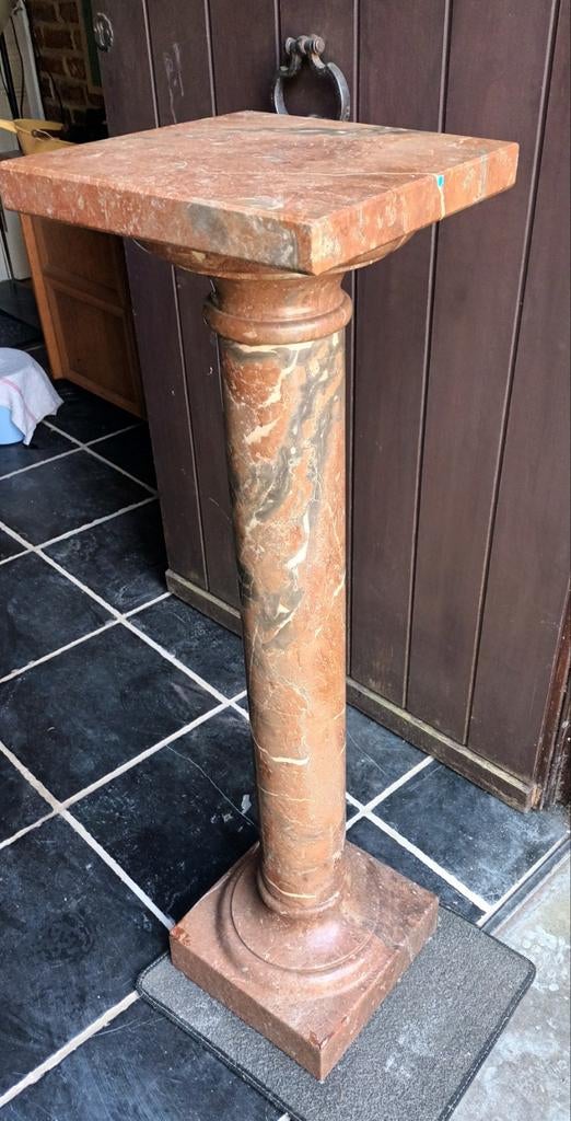 Sokkel rode marmer, Ophalen