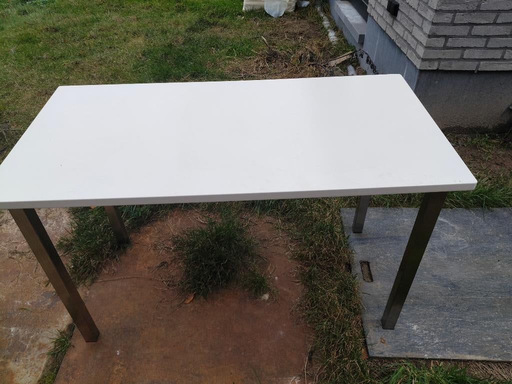 zeer mooie stevige tafel , 2 stoeltjes of zeteltjes, Huis en Inrichting, Ophalen, Zo goed als nieuw