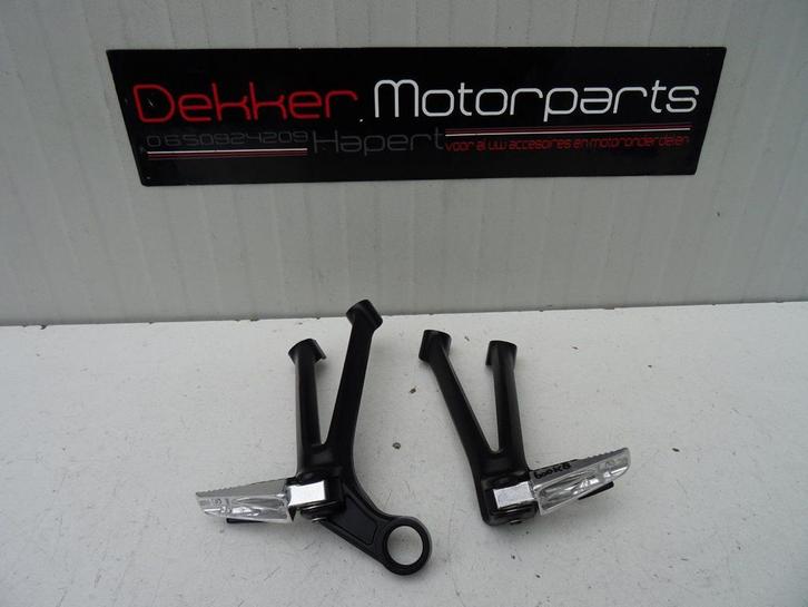 Set Duo Passagiers Voetsteunen Suzuki GSXR750 GSXR600 2008 >, Motoren, Onderdelen | Suzuki, Gebruikt, Ophalen of Verzenden