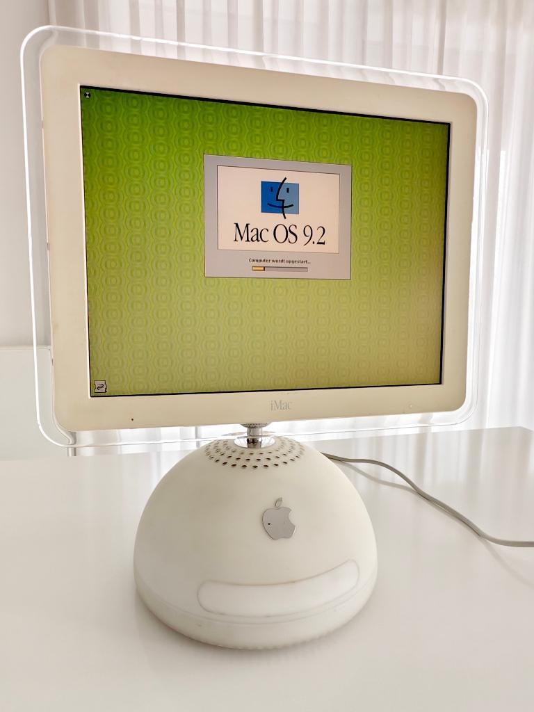 Apple iMac G4 "Lamp" (15-inch) – Designicoon uit 2002, Computers en Software, Vintage Computers, Ophalen