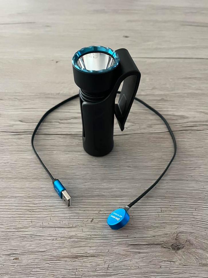 Olight Javelot Mini - Lampe de poche professionnelle, Caravanes & Camping, Lampes de poche, Batterie, Enlèvement ou Envoi