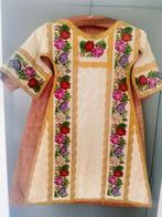 Antiek liturgische kazuifel hand geborduurd en goude banden, Enlèvement