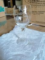 Verres, coupes et bols, Enlèvement