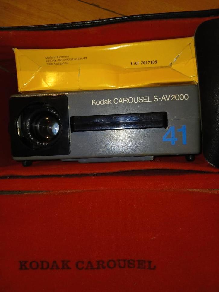 Projecteur KODAK Carousel S-AV Vintage fonctionnel, Collections, Appareils photo & Matériel cinématographique, Projecteur, 1960 à 1980