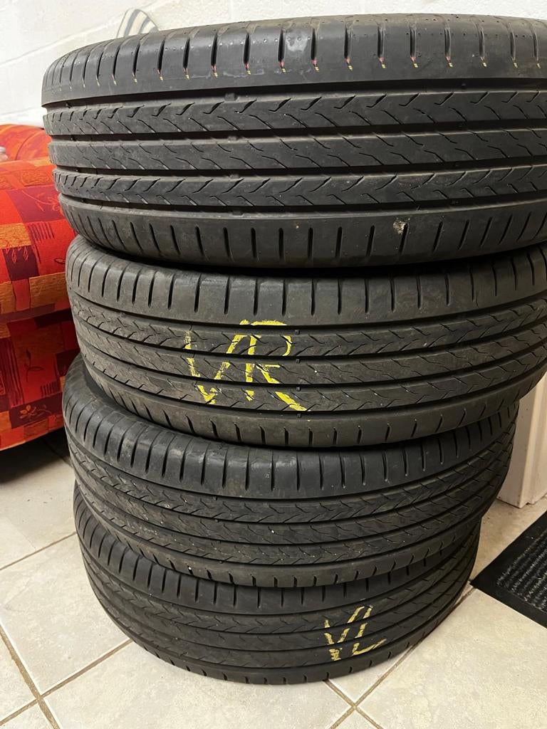 Dacia Continental Eco Contact 215/60 R18, Auto-onderdelen, Banden en Velgen, Ophalen of Verzenden