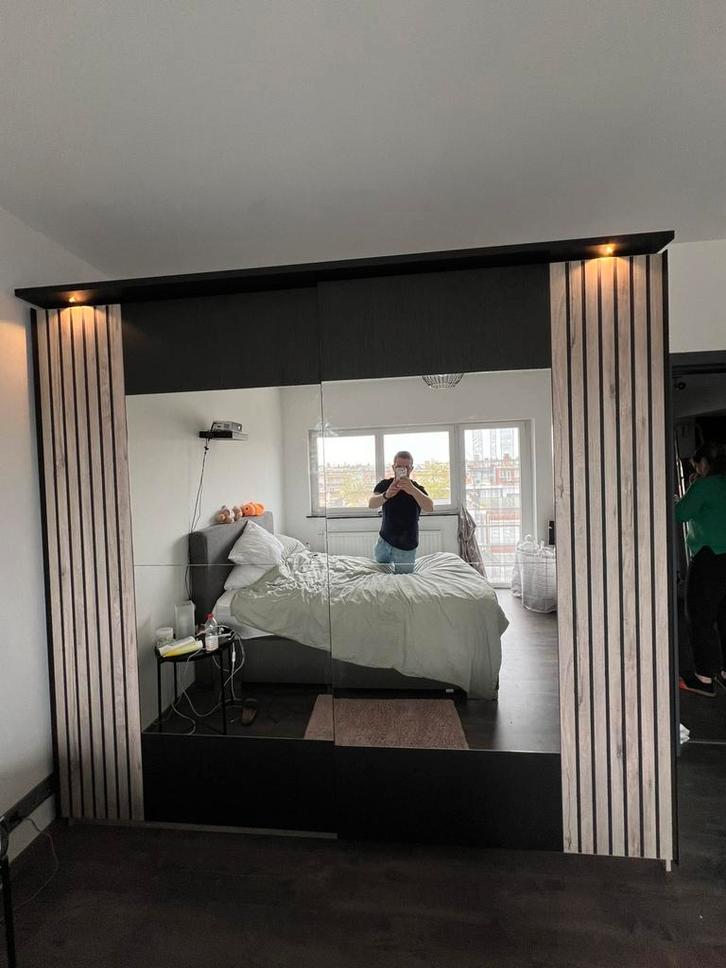 Te koop: Moderne kledingkast met spiegeldeuren, Maison & Meubles, Armoires | Penderies & Garde-robes, Comme neuf, Enlèvement