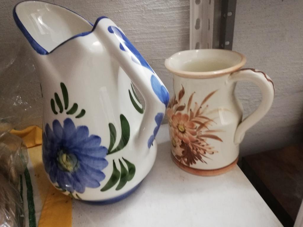 Cruches en céramique, Enlèvement